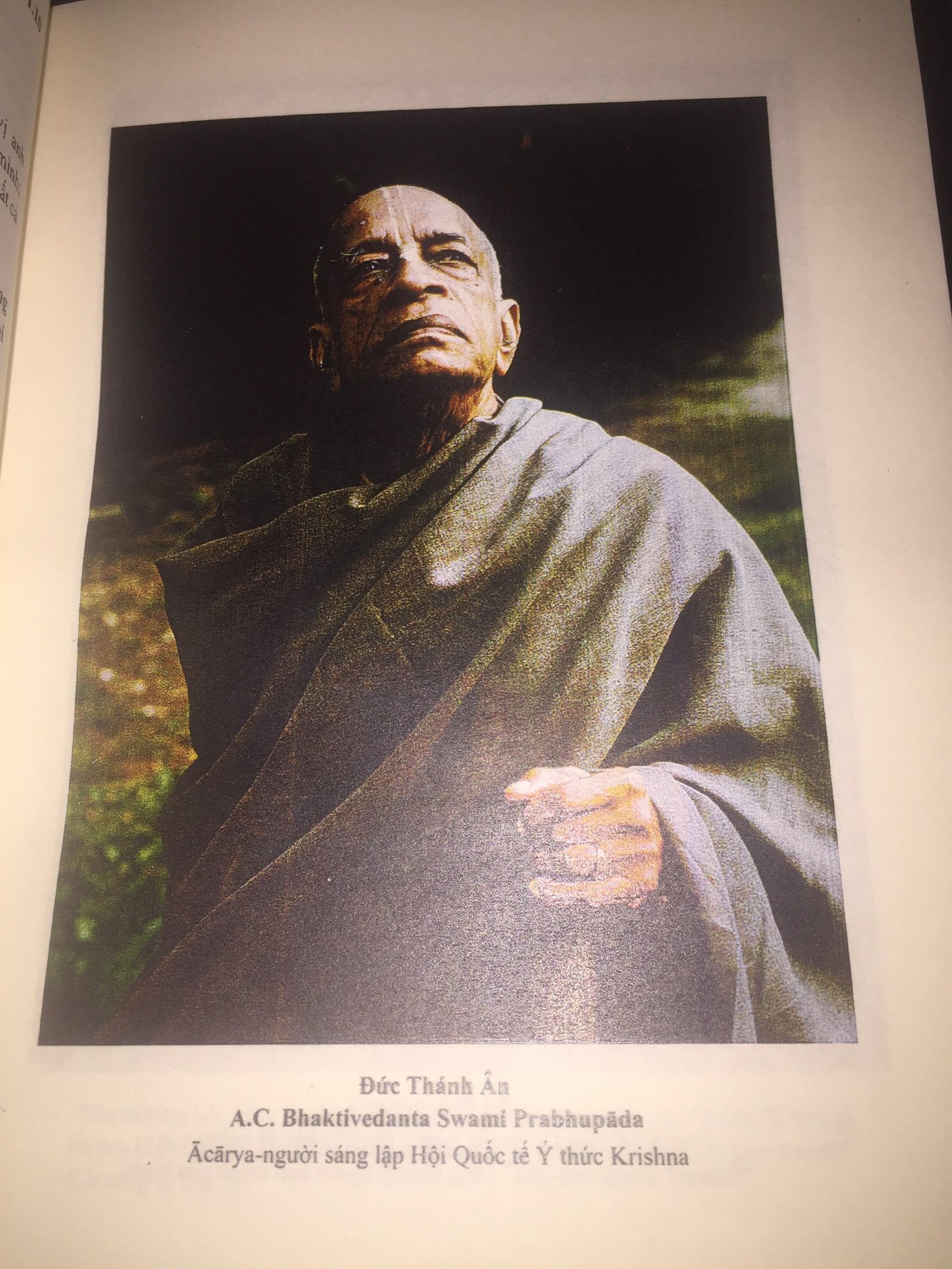 Bhagavad-Gita-Nguyen-Nghia-Chi-Ton-Ca-–-A.C.-Bhaktivedanta-Swami-Prabhupada-2.jpg
