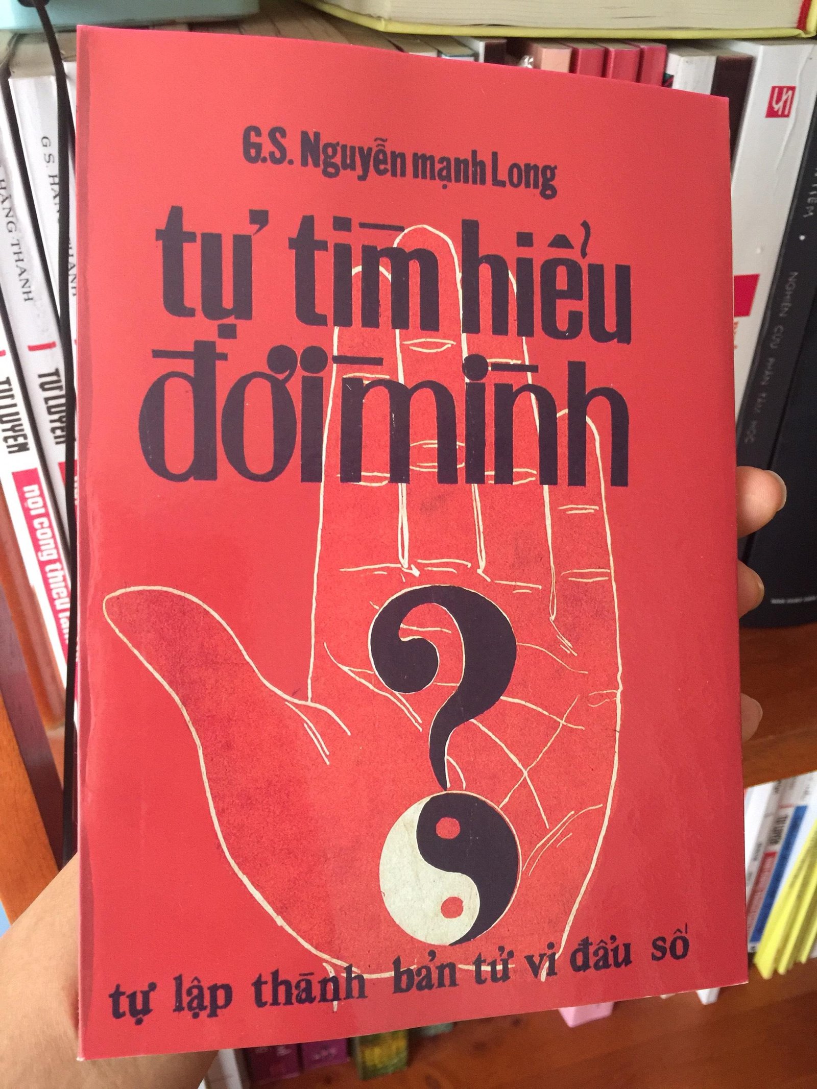 Tu-Tim-Hieu-Doi-Minh-Sach-Hoc-Tu-Vi-Cho-Nguoi-Moi-Bat-Dau.jpg