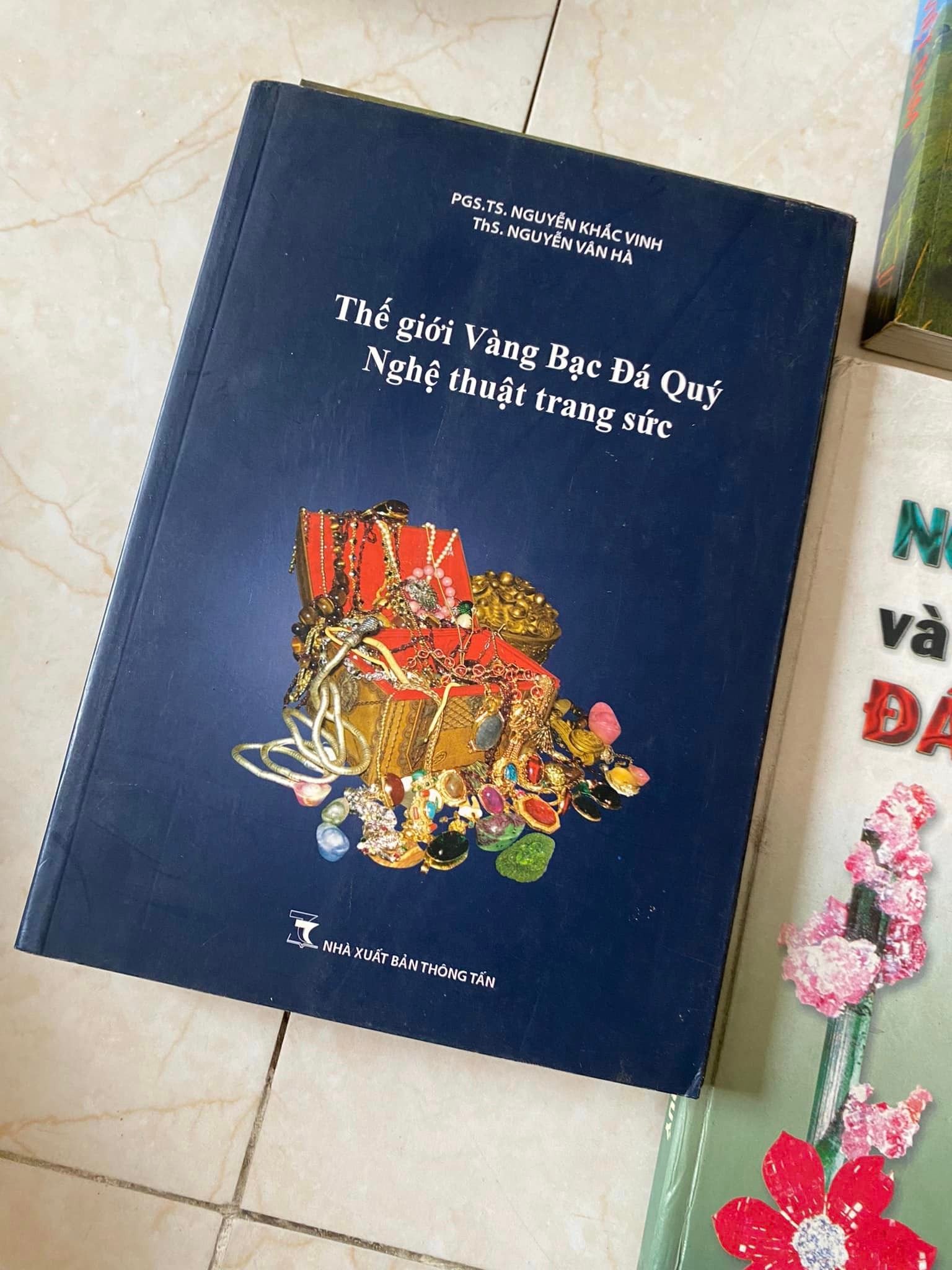 The-Gioi-Vang-Bac-Da-Quy-Nghe-Thuat-Trang-Suc.jpg