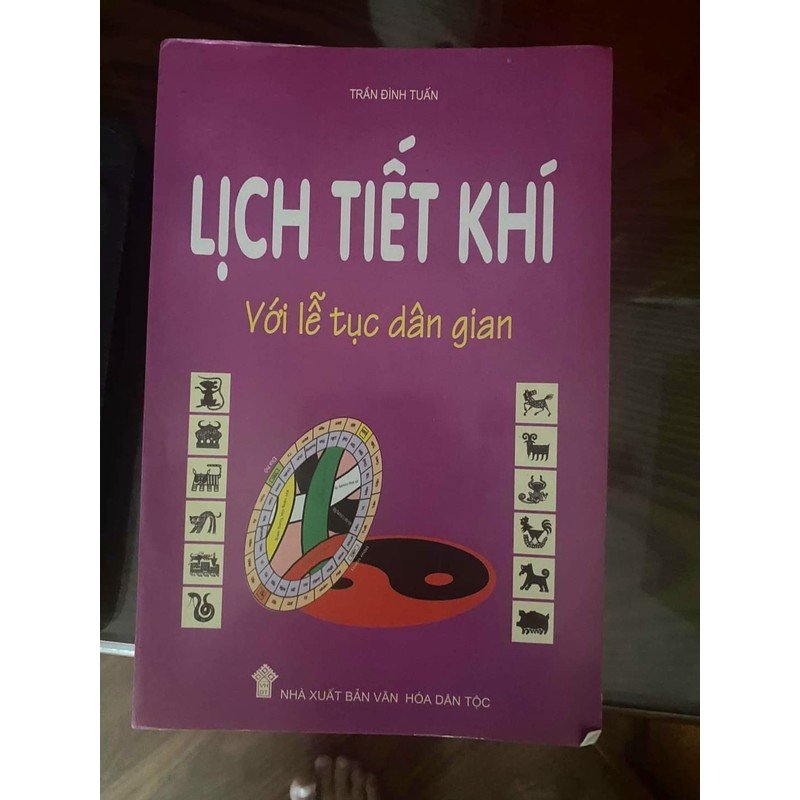 Lich-Tiet-Khi-Voi-Le-Tuc-Dan-Gian-–-Tran-Dinh-Tuan.jpg