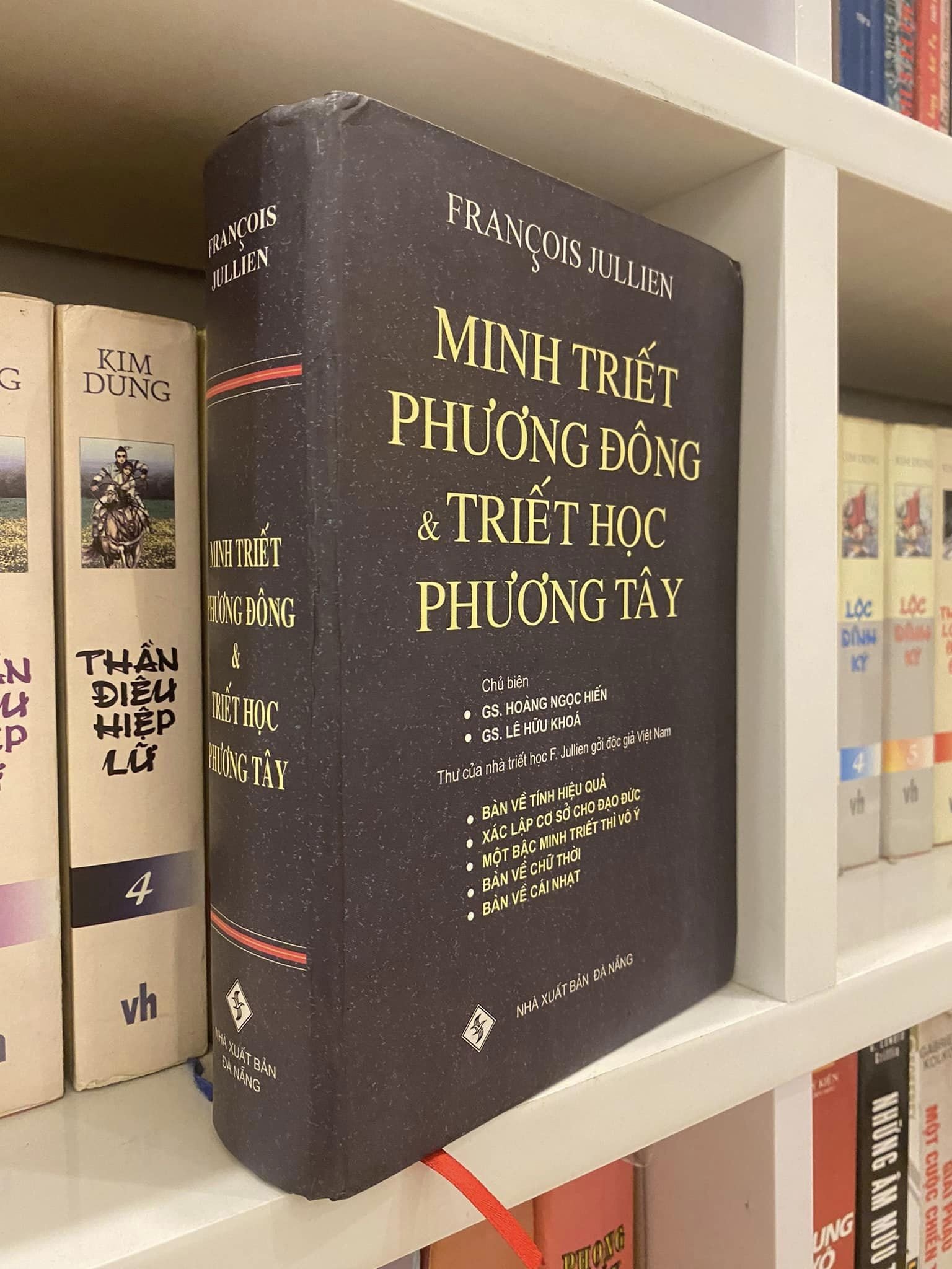 Minh-Triet-Phuong-Dong-va-Triet-Hoc-Phuong-Tay.jpg