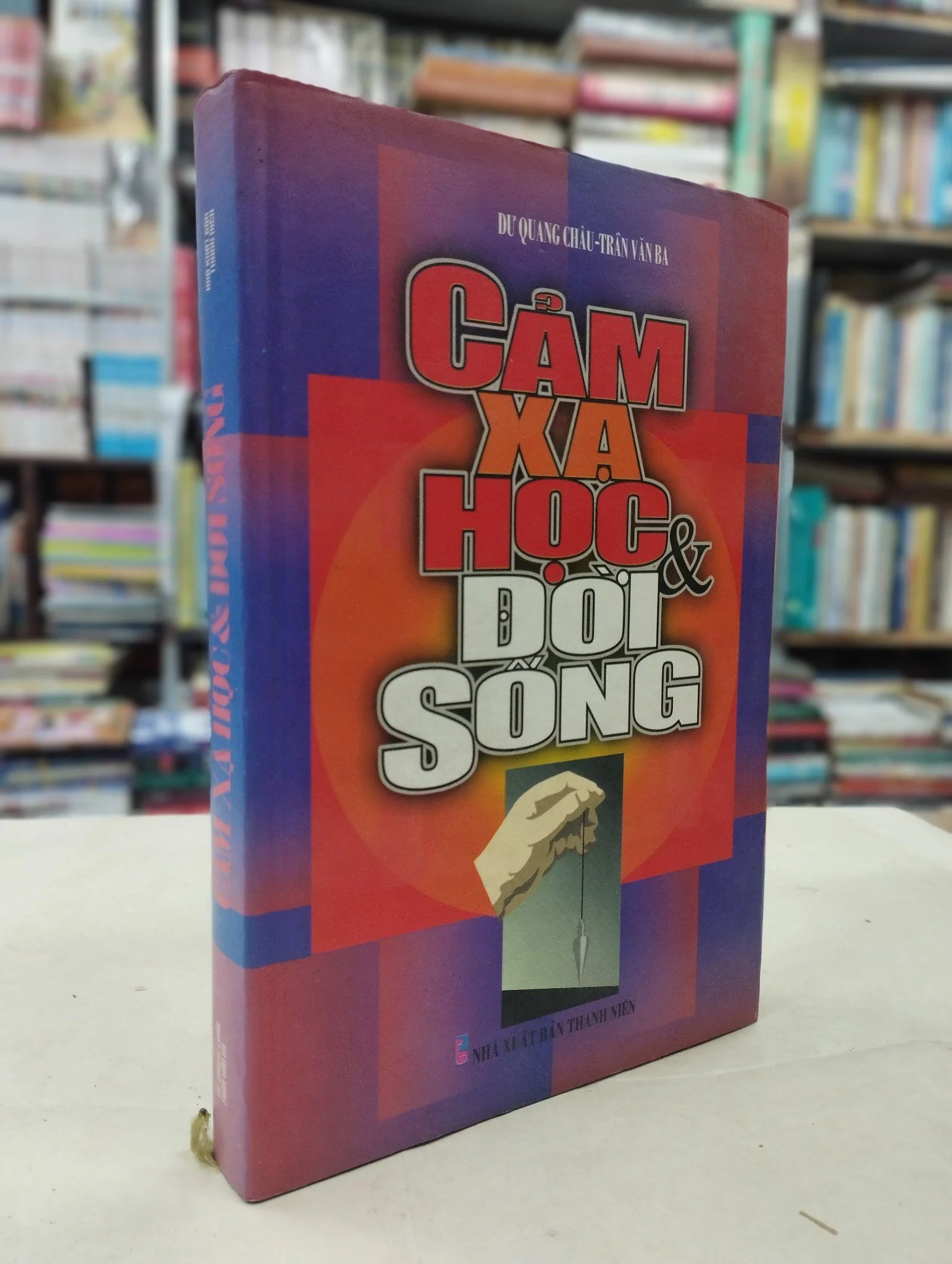 Cam-Xa-Hoc-Va-Doi-Song.webp