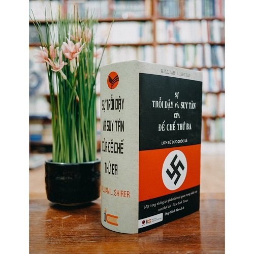 Su-Troi-Day-Va-Suy-Tan-Cua-De-Che-Thu-Ba-Lich-Su-Duc-Quoc-Xa-William-L.-Shirer.jpg
