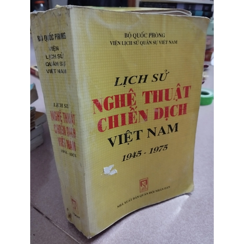 Lich-Su-Nghe-Thuat-Chien-Dich-Viet-Nam-1945-1975.webp