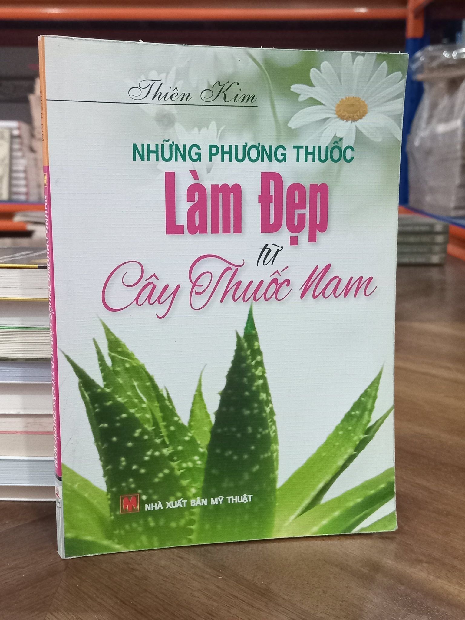 Nhung-Phuong-Thuoc-Lam-Dep-Tu-Cay-Thuoc-Nam-Thien-Kim.jpg